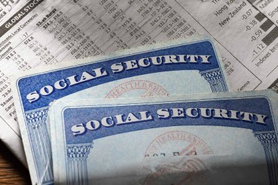Social Security COLA Plan Could Halve Deficit but Offers Only Two-Year Extension
