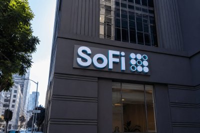 SoFi CEO Noto Buys Shares After Earnings Drop, Questions on Outlook Linger