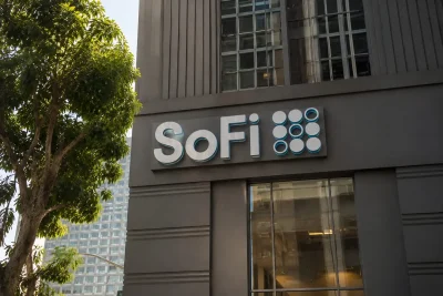 SoFi Rebounds on Market Rally, but Valuation and Index Exclusion Curb Enthusiasm