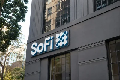 SoFi Rises on Stablecoin Launch; Wall Street Eyes Credit Risks