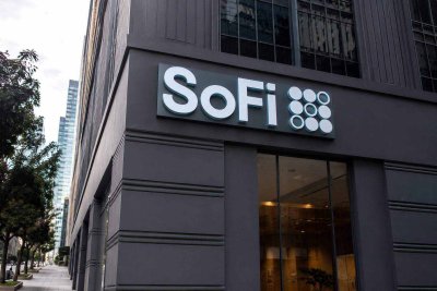SoFi Shares Dip as Truist Flags Concerns Beyond Lending