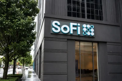 SoFi Shares Rise on 2026 Margin Outlook; H2 Target at 21%