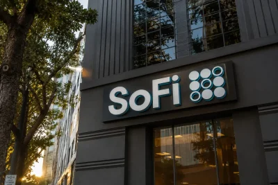SoFi Stock Rises Amid Market Turmoil; Deposit Cost Advantage in Focus