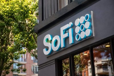 SoFi Stock Wavers on SpaceX IPO Hype, Fundamental Challenges Linger