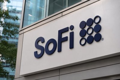 SoFi Technologies Faces Pivotal Week After Volatile Friday Close
