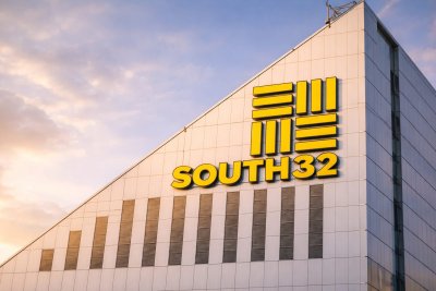 South32 Shares Dip Amid Copper Volatility and Dividend Focus