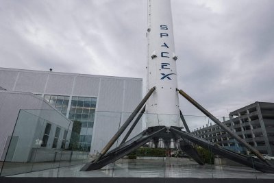 SpaceX IPO Could Deliver $91.6B Windfall for Early Backer Gracias, Raising Governance Concerns