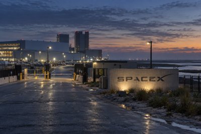 SpaceX Shares Dip 3.9% as Lockup Tranche Unlocks, But Buyers Absorb Supply