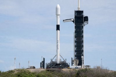 SpaceX Slips 1% as AI Capex Strains $1.9T Valuation