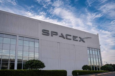 SpaceX Starlink Launch Cadence Signals Revenue Strength as Short Interest Rises