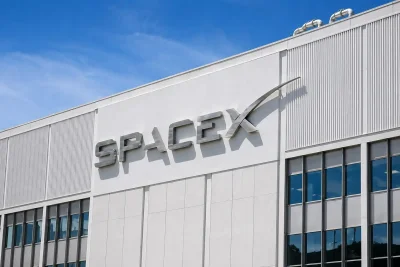 SpaceX Stock Slips Amid Profit-Taking and AI Deal Doubts