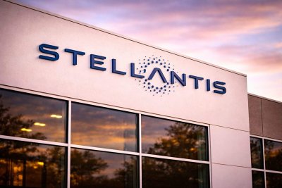 Stellantis Plunges on €22.2B EV Charge, Gigafactory Halt