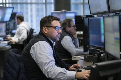 Stocks Edge Higher as Treasury Yields Dip, Offsetting Oil Price Surge
