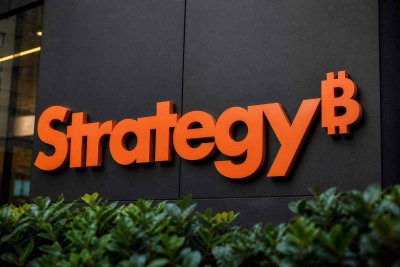 Strategy Halts Bitcoin Purchases After $7.5 Billion Buying Spree Ahead of Q1 Earnings