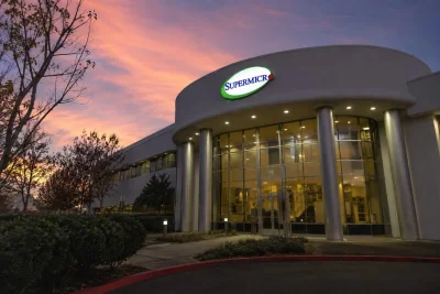 Super Micro Plunges on $7B Capital Raise Plan to Fund AI Server Demand