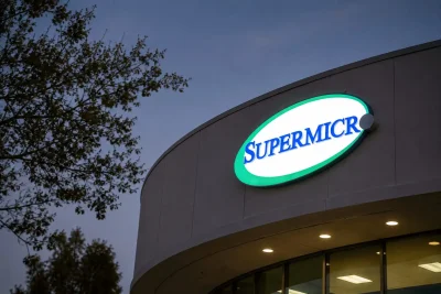 Super Micro Stock Tumbles on $7 Billion Capital Raise Despite $39 Billion in AI Server Orders