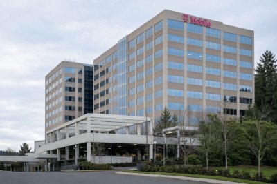 T-Mobile Stock Edges Up Amid Outage Search Surge and Texas Job Cuts