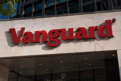 Tech-Led Selloff Hits Vanguard Growth ETF Despite Low Fee Appeal
