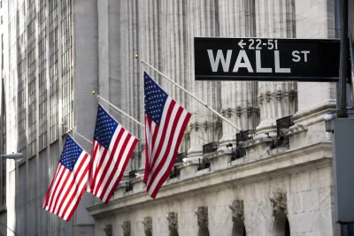 Tech Rout Deepens as AI Stocks Tumble, Oil Surge Stirs Inflation Jitters