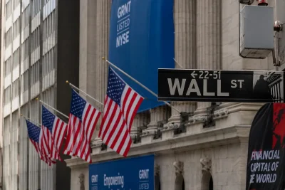 Tech Selloff Deepens: AI Spending, Inflation, Geopolitics Unnerve Markets