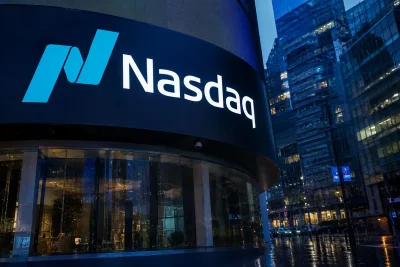 Tech Selloff Sinks Nasdaq 2% Amid AI Stock Turmoil and Inflation Fears