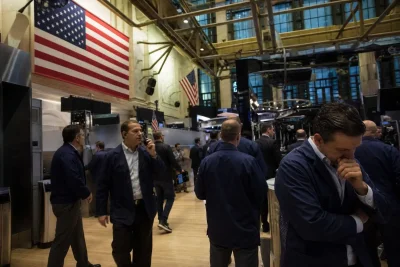 Tech Slips as Oil Nears $90, Energy Outperforms
