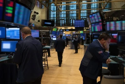 Tech Stocks Slide as Oil Rally Fuels Rate Worries