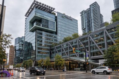 TELUS Faces Governance Questions After Lawsuit Alleges $1.09M in Unauthorized Purchases