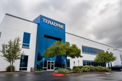 Teradyne's AI-Driven Record Revenue Faces Second-Half Uncertainty
