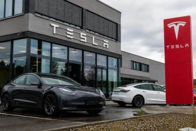Tesla Faces $3.4 Billion Cash Flow Swing as Q2 Capex Surges
