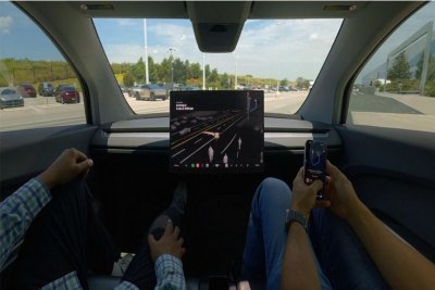 Tesla's Cybercab Fleet Pitch: Who Foots the Bill?