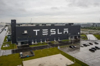 Tesla Shares Rally on China Sales Rebound, Robotaxi Progress in Focus