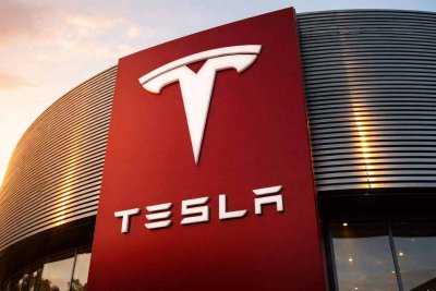 Tesla Stock Holds Near $417 Amid Holiday Pause; Software Shift in Focus