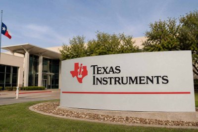 Texas Instruments Ends Week Higher Despite Chip Sector Decline