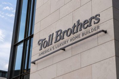 Toll Brothers Stock Gains After Earnings Beat, But Luxury Housing Faces Headwinds