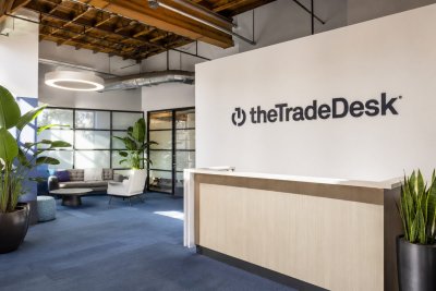 Trade Desk Shares Slip 5% as Analyst Targets Signal Limited Upside