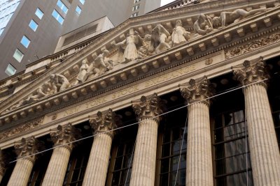 Treasury Yield Hits 5%, Pressuring Small Caps as Major Indexes Drift
