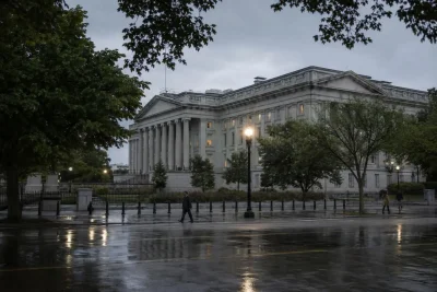 Treasury Yields Near 5% Pressure Stocks as Labor Data Disappoints