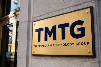 Trump Media Stock Tumbles as Merger Doubts and Tech Selloff Weigh