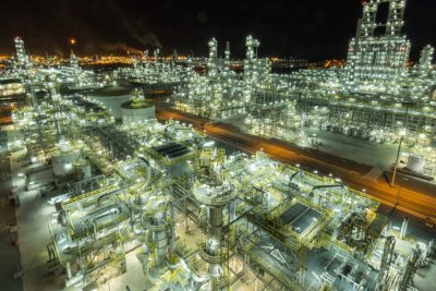 Trump Urges Ukraine to Stop Strikes on Russian Refineries, Diesel Shortage Persists