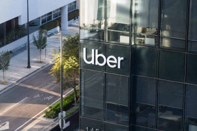Uber's Strong Bookings Forecast Puts Pressure on Lyft Ahead of Earnings