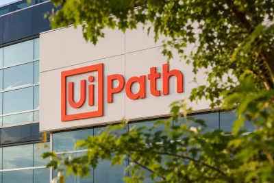 UiPath Edges Higher as Market Scrutinizes AI Growth Strategy