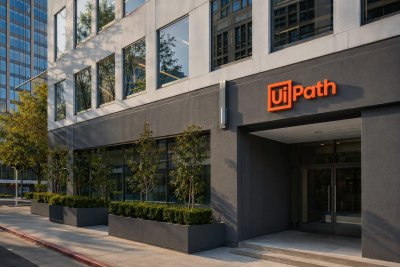 UiPath Stock Trades 18% Above Analyst Targets as Maestro Flow Launch Nears Earnings