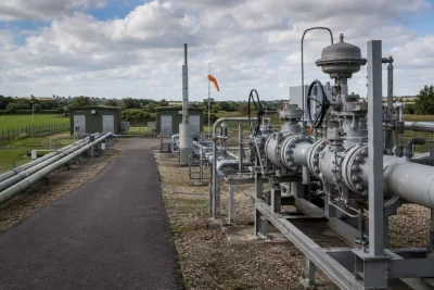 UK Gas Prices Split: Short-Term Falls, Winter Contracts Surge