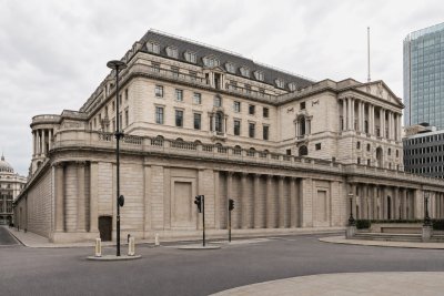 UK Midcaps Outperform Ahead of Holiday-Shortened Week and BoE Speech