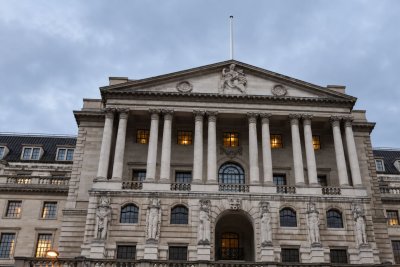 UK Minimum Wage Set at £12.71 for 2026; £13.18 Is a 2027 Projection