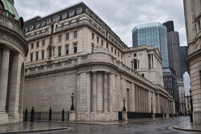 UK Mortgage Rates Climb Ahead of BoE Decision; Bank Stocks Show Mixed Signals