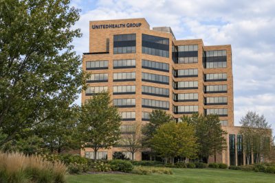 UNH Dips 3.2%: Is the Rally Priced for Perfection?