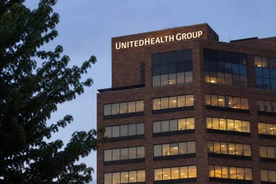 UnitedHealth Rises as Analysts See Easing Medical Costs
