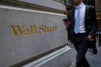 US Stocks Drop on Fed Split, Oil Surge Cloud AI Spending Outlook